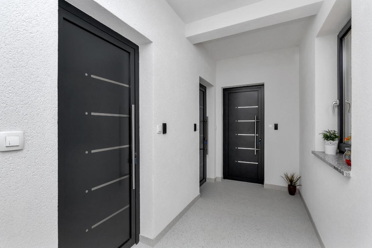 Central Beach Apartments Tučepi Eksteriør billede